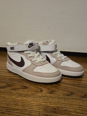 NWOT Nike Kids Mid-Top Sneakers in White, Taupe & Brown Swoosh